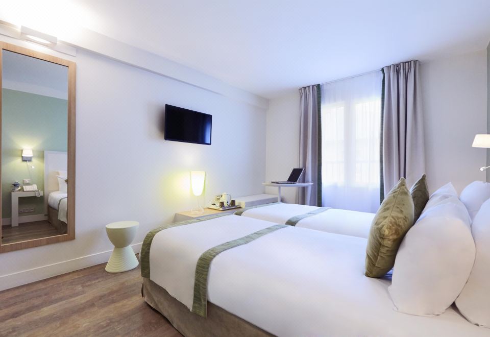 Discover Notre-Dame de Clignancourt: Art, Stained Glass & Serenity in Paris